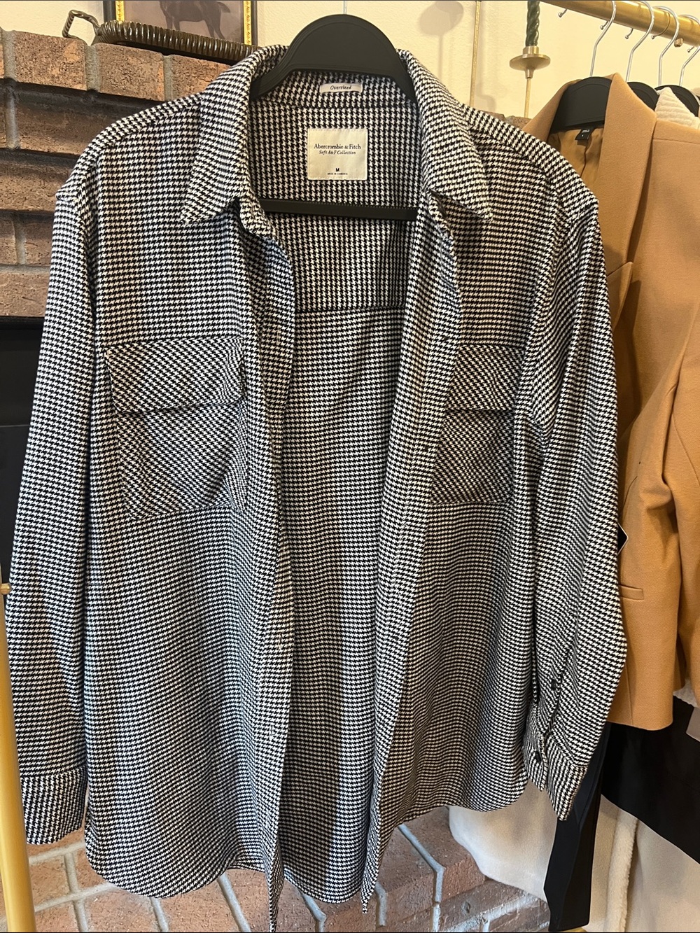 Abercrombie & Fitch Black and White Houndstooth Button-Down Shirt